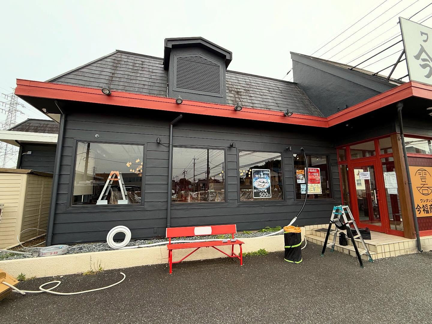 川越市今福にあるラーメン屋さんでのエアコン取り付け工事が無事