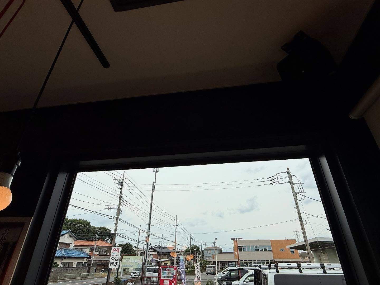 川越市今福にあるラーメン屋さんでのエアコン取り付け工事が無事