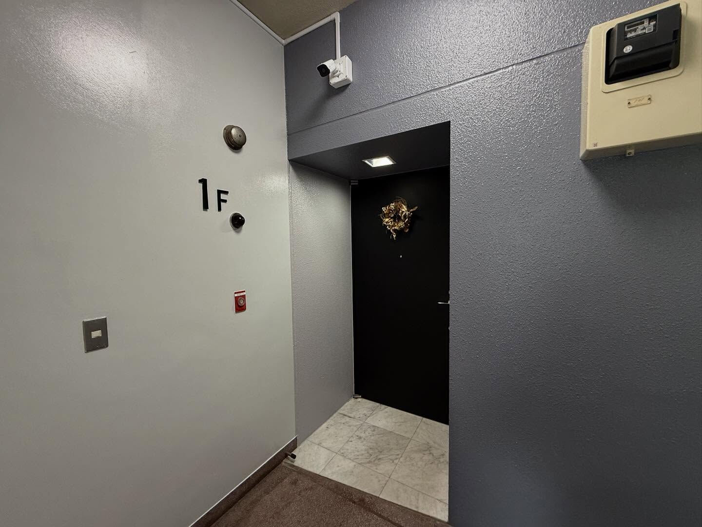 新宿区上落合のマンションで階段室の塗装工事、無事に完了しまし