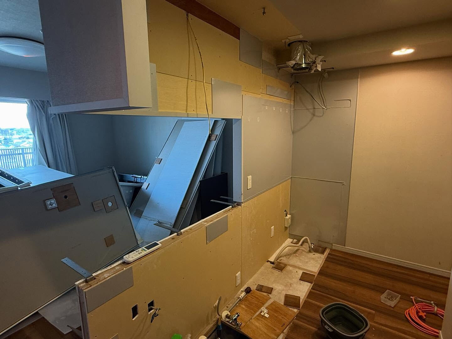 上福岡マンションのユニットバスとキッチン、解体完了しました！